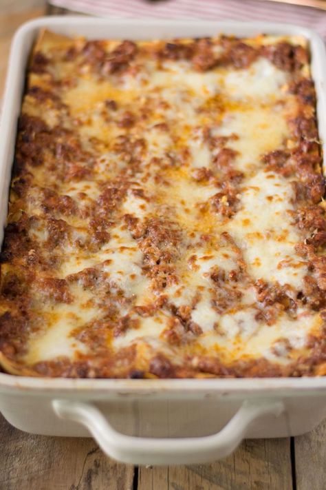 Lasagna (lasagne) Bolognese is a hearty Italian classic recipe with layers of fresh pasta, Bolognese sauce, bechamel sauce and Parmesan cheese. Perfect for feeding a crowd or freezing for future use. #lasagna #lasagne #bolognese Veal Bolognese Recipe, Leftover Bolognese, Beef Lasagna Recipe, Slow Cooker Bolognese, Lasagna Bolognese, Italian Lasagna, Beef Lasagna, How To Make Lasagna, Meat Lasagna