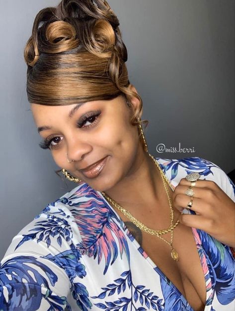 French Roll Updo, Auntie Vibes, French Roll Hairstyle, Short Hair Designs, Black Hair Updo Hairstyles, French Roll, Quick Weave Hairstyles, Updo Styles, Short Sassy Hair