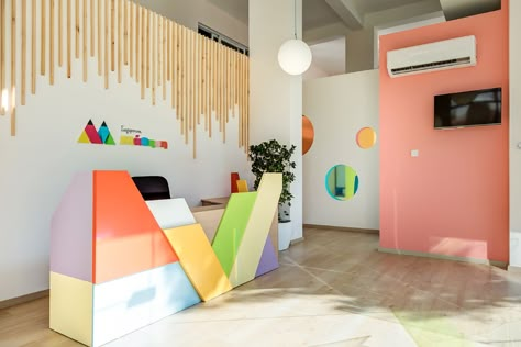 Kindergarten Entrance Design, School Reception, Pediatric Clinic, Kindergarten Interior, Preschool Designs, Classroom Interior, Tuition Centre, Daycare Decor, School Building Design