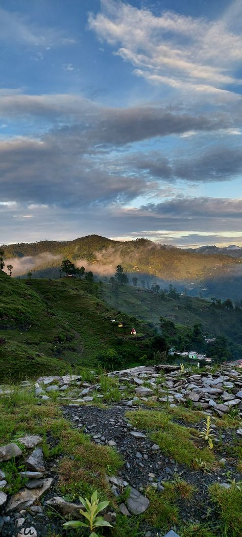 A beautiful evening in almora, uttarakhand. Masoori Uttarakhand, Uttarakhand Mountains, Uttarakhand Nature, Uttarakhand Beauty, Almora Uttarakhand, Snap Video, Music Supplies, Mussoorie, Beautiful Landscape Photography