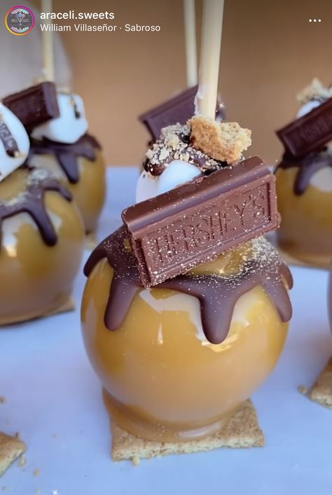 Gourmet Apples Ideas, Smores Caramel Apple, Desert Gifts, Candy Apple Bars, Caramel Apple Gifts, Fun Fall Treats, Caramel Apple Slices, Apple Quotes, Gourmet Candy Apples