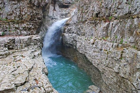 The Walls Of Jericho, Camping In Tennessee, Walls Of Jericho, Hiking Ideas, Lake Swimming, Best Campgrounds, Spring Hiking, Backcountry Camping, Camping Destinations