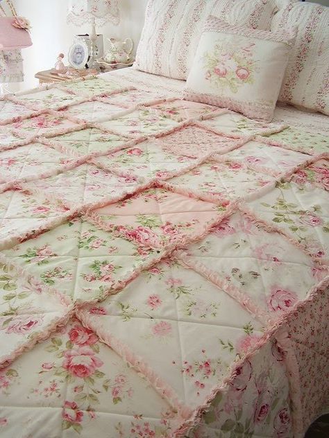 Rag Quilting, Shabby Chic Quilts, Shabby Chic Decorating, Simple Quilts, Shabby Chic Design, Smart Tiles, Chic Quilts, Estilo Shabby Chic, Rag Quilts