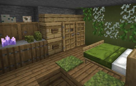 Nature Bedroom Minecraft, Minecraft Green Bedroom Ideas, Minecraft Fairy Bedroom, Cute Minecraft Bedroom Ideas In Game, Minecraft Bedroom Ideas Game Cottagecore, Green Minecraft House, Minecraft Bedroom Ideas In Game, Minecraft Bedroom Ideas Game, Minecraft Bedrooms