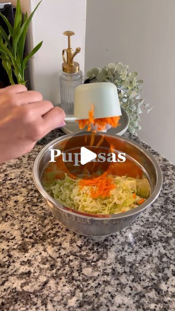 Curtido Recipe El Salvador, Pupusa Salsa Recipe, Salvadorian Food Recipes, Pupusas Recipe El Salvador, Latina Influencer, Pupusas Salvadoreñas, Curtido Recipe, Pupusas Recipe, El Salvador Food