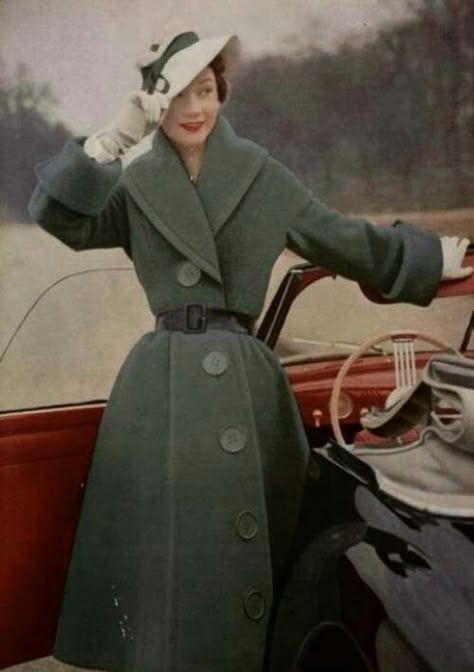 1950 Style, Green Wool Coat, Jacques Fath, 50's Fashion, 1950 Fashion, Glamour Vintage, Fifties Fashion, Look Retro, Fashion 1950s