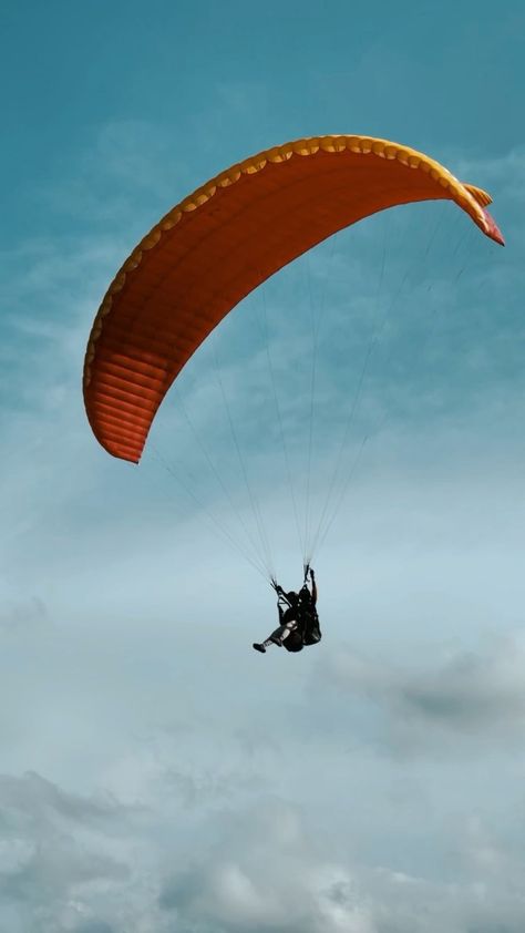 Paragliding Aesthetic, 2025 Wishlist, Sports Painting, Vision Board Images, Air Sports, Hang Gliding, Couple Painting, Adventure Aesthetic, Eyes On The Prize