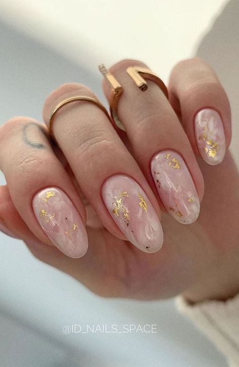 30 Marble Nails That Are Classy & Timeless Blush Marble Nails, Artist Nails Design, Pink And Gold Marble Nails, Cute Marble Nails, Marble Almond Nails, Nude Marble Nails, Nails In White, Moms Nails, Martini Nails