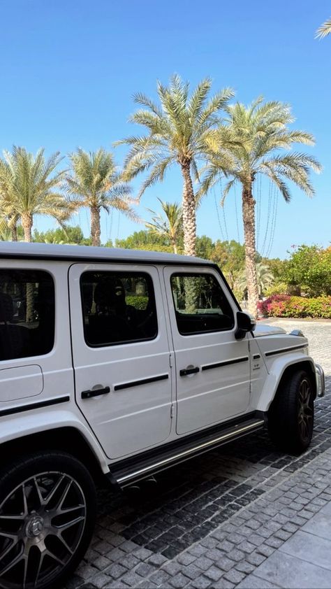 Mercedes G Wagon White, White G Wagon, Mercedes Jeep, Mercedes G Wagon, Luxury Car Interior, Dream Cars Jeep, Photo Logo Design, Car Goals, Sweet Cars