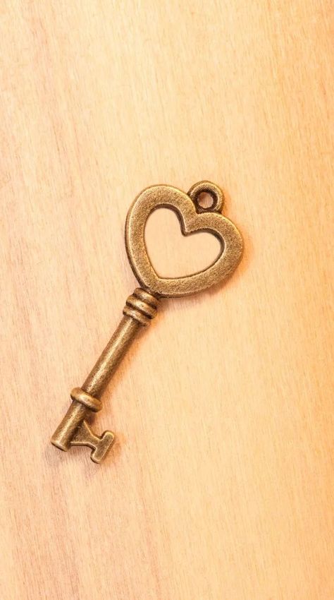 Valentines Flash, Old Key, Valentines Day Background, Heart Key, Heart Painting, Heart And Key, Vintage Keys, Make Me Happy, Love Story