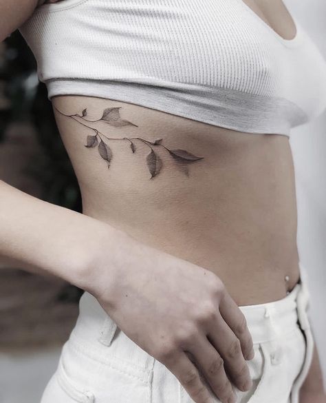 Flower Tattoo On Ribs, Ivy Tattoo, Small Tats, Birth Flower Tattoos, Botanical Tattoo, Small Hand Tattoos, Tattoo Design Book, Side Tattoos, Dainty Tattoos