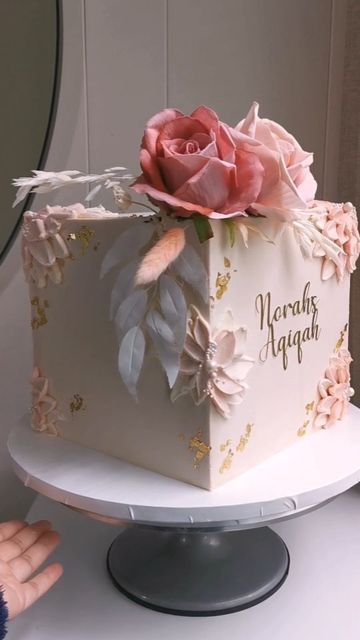 Square Floral Cake, Square Shape Cake Designs, Square Cake Designs, Blush Pink Cake, Best Birthday Cake Designs, Blush Cake, Square Cake Design, Small Birthday Cakes, Beautiful Cake Designs