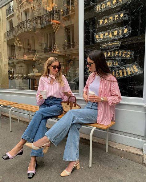 Julie (@leasy_inparis) • Instagram photos and videos Pink Vibe, Madonna Inn, Pink Striped Shirt, Elegant Classy Outfits, Look Office, Modesty Outfits, A Good Friend, Trend Fashion, Spring Summer Outfits