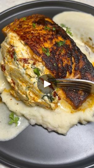 Stuffed Salmon Recipes, Stuffed Salmon, Salmon Dinner, Quick Dinners, Seafood Dishes, Cookbook Recipes, Quick Dinner, Salmon Recipes, Bon Appetit