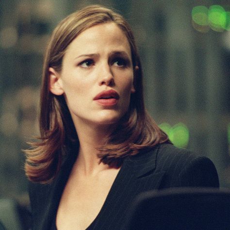 A twist Sydney Bristow never saw coming! Jennifer Garner Alias, Sydney Bristow, Michael Vartan, Victor Garber, Scott Foley, Kelly Lebrock, Jennifer Garner, The Hollywood Reporter, One Star