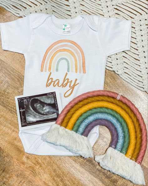 Pregnancy Announcement Pictures, Baby Due Date Calendar, Rainbow Baby Announcement, Pregnancy After Loss, Rainbow Boys, Fun Baby Announcement, Cute Pregnancy Announcement, Baby Announcement Ideas, Child Loss