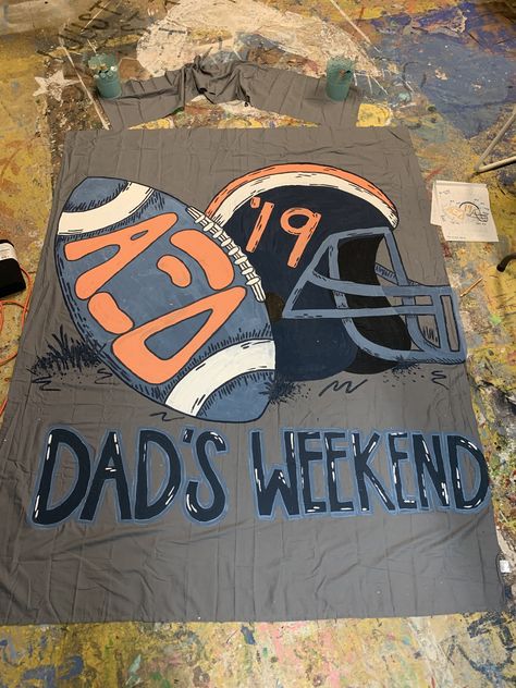 Tailgate Banner Sorority, Fraternity Banner Ideas Design, Football Sorority Banner, Dads Day Banner Sorority, Frat Banner Ideas, Dads Weekend Banner, Sorority Homecoming Banners, Sorority Sheet Signs, Family Weekend Banner