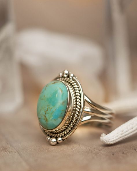 Antique Turquoise Jewelry, Turquoise Jewelry Rings, Jewelry School, Bohemian Jewelry Gift, Jewlery Rings, Turquoise Stone Jewelry, Vintage Turquoise Ring, Ring Inspo, Silver Turquoise Jewelry