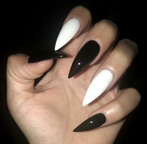 White Stiletto Nails, Halloween Acrylic Nails, Stiletto Nail Art, Art Design Ideas, Edgy Nails, Goth Nails, Grunge Nails, Stiletto Nails Designs, Dream Nails