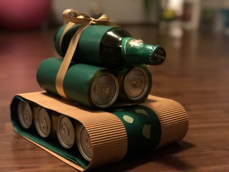 Tank Z Piva, Beer Present Ideas, Beer Christmas Gifts, Lottery Ticket Gift, Fruit Bouquet Ideas, Gift Box For Men, Diy Vintage Decor, Birthday Gifts For Boyfriend Diy, Gifts Wrapping Diy