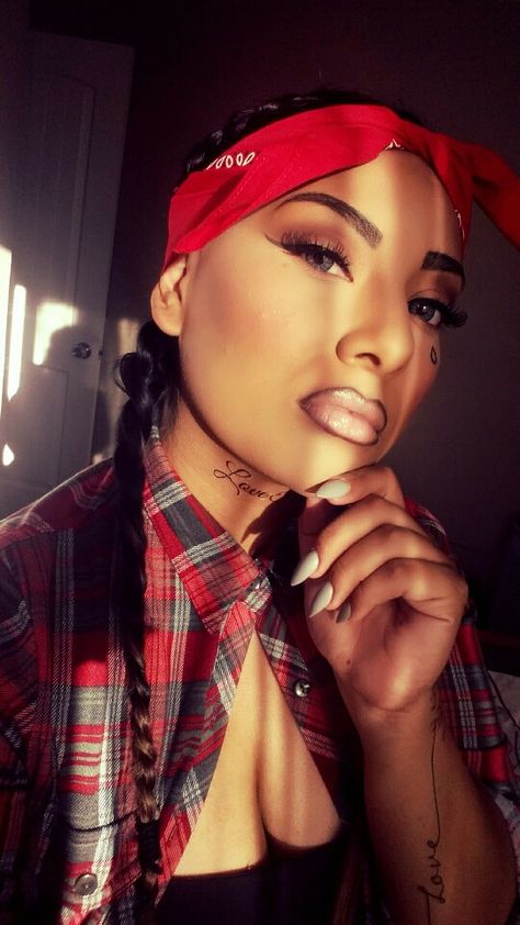 Chola Halloween Makeup  FB: Be Glamorous with Kat  instagram: _katdagreat_ Chola Makeup Tutorial, Chola Costume, Female Gangster, Gangster Halloween Costumes, Chola Makeup, Chica Chola, Halloween Costumes 2022, Gangsta Girl Style, Chola Girl