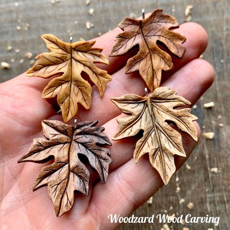 Woodworking Crafts Bark Carving Ideas, Wood Carving Ornaments, Simple Wood Carving Ideas For Beginners, Wood Carved Ornaments, Cool Wood Projects Diy Creative Crafts, Beginner Wood Carving Projects, Small Wood Carvings, Wood Carving Beginner, Small Wood Carving Ideas