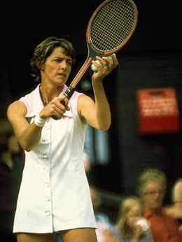 Margaret Court. Wimbledon in the wee hours. Dad cocoa and mint slices Margaret Court, Monica Seles, Martina Hingis, Venus And Serena Williams, Wta Tennis, Steffi Graf, Martina Navratilova, Chris Evert, Wimbledon Tennis