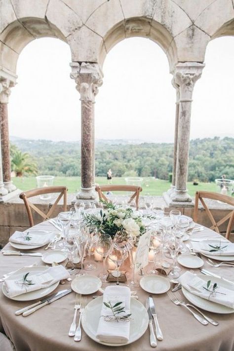 Wedding Table Setup, Rustic Wedding Decorations, Wedding Table Designs, French Wedding Style, Provence Wedding, Tafel Decor, Love Story Wedding, Elegant Table Settings, Salou