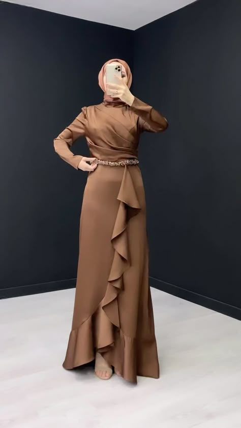 Baju Bridesmaid Hijab, Outfit Ideas Muslim, Dress Muslim Modern, Braidsmaid Dresses, Kebaya Modern Dress, Bridesmaid Satin, Ootd Kondangan, Hijab Evening Dress, Kebaya Muslim