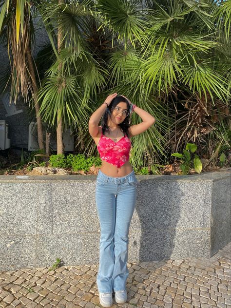 cute outfit ideas / summer outfit / colorful outfit ideas / flare jeans outfit / low waist pants Jeans Outfit Low Waist, Outfit Ideas Flare Jeans, Low Waist Pants Outfit, Waist Pants Outfit, Colorful Outfit Ideas, Flair Pants, Flare Jeans Outfit, Low Waist Pants, Nyc Fits