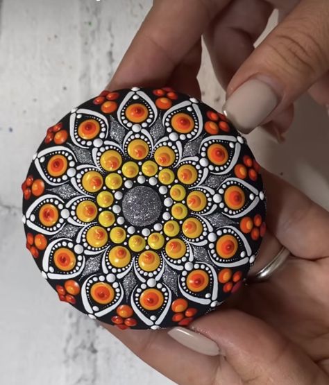 Dot Art Pumpkin, Fall Mandala Dot Art, Fall Dot Art, Making Mandalas, Fall Mandala, Mandala Candle, Mandala Paint, Frog Rock, Stone Mandala