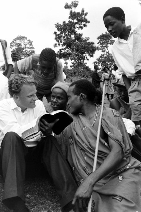 LIFE With Billy Graham: Rare Photos From the Early Years of His Career | LIFE.com Billy Graham Family, Rev Billy Graham, Ayat Alkitab, Billy Graham, Jesus Is Life, Godly Man, The Rev, Rare Photos, God Is Good