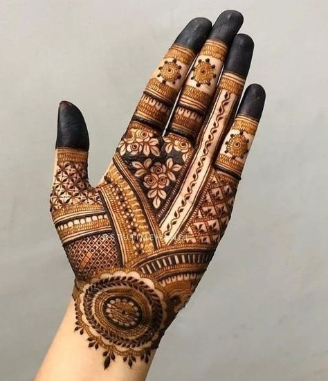 henna henna designs henna tattoo henna tattoos henna design henna tattoo designs hennas henna hand henna tattoo design henna tattoos designs Front Hand Palm Mehndi Designs, Simple And Beautiful Mehndi Designs, Back Hand Bridal Mehndi, Small Mehndi, Mehendi Brides, Mehndi Designs For Back Hand, Mehndi Designs For Back, Mendi Design, Nutella Pie