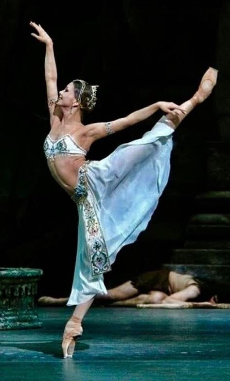 Katharina Witt, Evgenia Obraztsova, Ballet Russe, Ballet Pictures, Dance Forever, Ballet Beauty, Bolshoi Ballet, Ballet Poses, Boris Vallejo