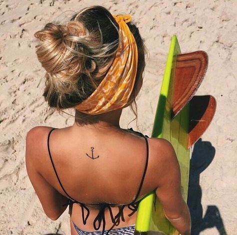 Surfer Tattoo, Surfer Girl Bedroom, Surfer Girl Outfits, Surf Tattoo, Surfing Pictures, Beach Tattoo, Surfer Style, Beach Attire, Girl Tattoo