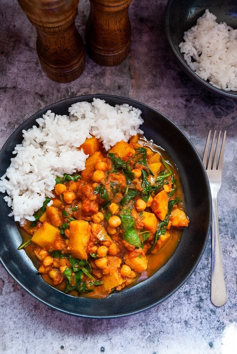 This hearty vegan chickpea and potato curry is mildly spiced, fragrant and delicious.  So much cheaper than a takeaway, better for you and kinder on your wallet! Maple Cakes, Chicken Enchiladas Easy Red Sauce, Red Sauce Chicken Enchiladas, Red Sauce Chicken, Chorizo Enchiladas, Easy Red Sauce, Chickpea And Potato, Sticky Gingerbread, Chorizo Meatballs