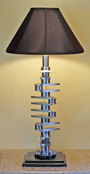 Crankshaft lamp. Lampe Steampunk, Car Part Art, Car Part Furniture, Automotive Furniture, Car Furniture, Deco Luminaire, Automotive Decor, Steampunk Lamp, Household Furniture