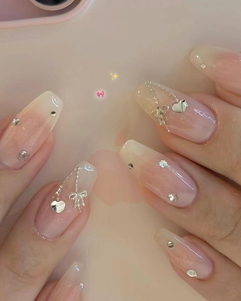 Cute Gem Designs On Nails, Short Coffin Douyin Nails, Gel Nail Designs With Charms, Doyeon Nails, Quince Nails Simple, Simple Charm Nails, Short Douyin Nail, Gem Accent Nail, Ombre Nails With Gems