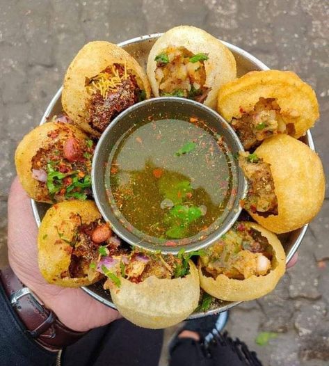 Indian Fast Food, Indian Food Photography, Puri Recipes, Pani Puri, Chaat Recipe, Vegetarian Snacks Recipes, Desi Food, Pakistani Food, India Food