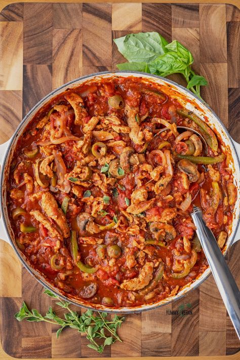 Vegan Chicken Cacciatore Stew — The Yummy Vegan Vegan Cacciatore, Soup Recipe Vegan, Pea Soup Recipe, Cacciatore Recipes, Hearty Stew, Chicken Cacciatore Recipe, Split Pea Soup Recipe, Sandwich Sides, Roasted Artichoke