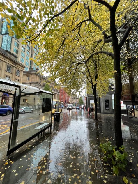 Uk Aesthetic Pics, Rainy England Aesthetic, Manchester England Aesthetic, Uk Autumn Aesthetic, Manchester Uk Aesthetic, Manchester University Aesthetic, Rainy Day City, Manchester Aesthetic, Manchester Fashion