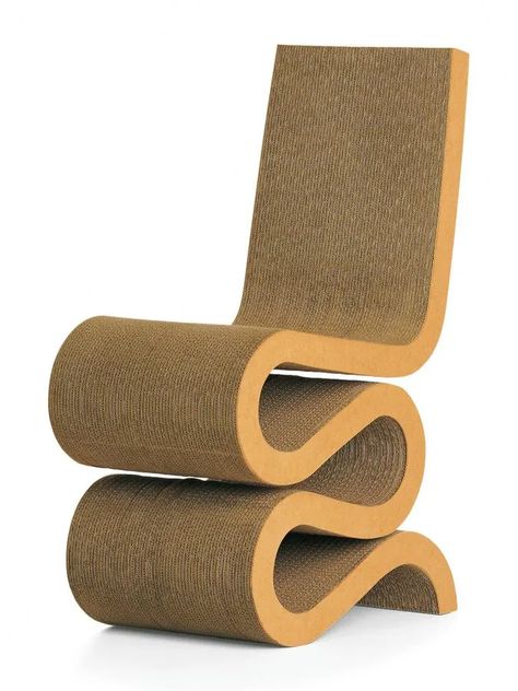 10 assises phare du design américain | AD Magazine Easy Edges, Charlie Engman, Frank O Gehry, Cedric Price, Cardboard Chair, Famous Chair, Vitra Design Museum, Chaise Metal, Frank Gehry