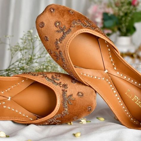 ✨ Step into elegance with our handcrafted embroidered beige jutti! ✨Each pair is meticulously crafted by skilled artisans, blending tradition and contemporary style. The intricate embroidery adds a touch of sophistication, making these juttis perfect for any occasion – from casual outings to festive celebrations.👣 Comfort meets style 🎨 Unique and timeless design 🧵 Ethically made with loveAdd a touch of tradition to your wardrobe. Swipe left to see more details!#HandmadeWithLove #EmbroideredJu... Pakistani Khussa, Silver Wedding Shoes, Women's Slip Ons, Bridal Flats, Caramel Brown, Womens Wedding Shoes, Intricate Embroidery, Shoe Gifts, Contemporary Outfits