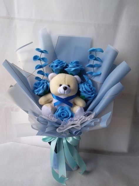 Plush Bouquet, Graduation Flower Bouquet, Satin Flowers Diy, Balloon Bouquet Diy, Diy Bouquet Wrap, Birthday Room Decorations, Baby Art Projects, Rose Crafts, Baby Balloon