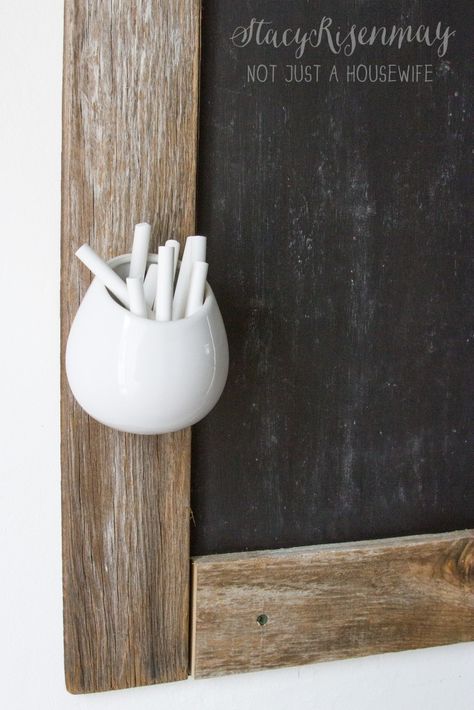 chalk holder for chalkboard - cute storage idea for a chalkboard wall Vsco Decor, Stove Decor, Chalkboard Wall Bedroom, Living Wall Planter, Kitchen Chalkboard, Wall Mounted Planters, Chalk Holder, Chalk Wall, Diy Chalkboard