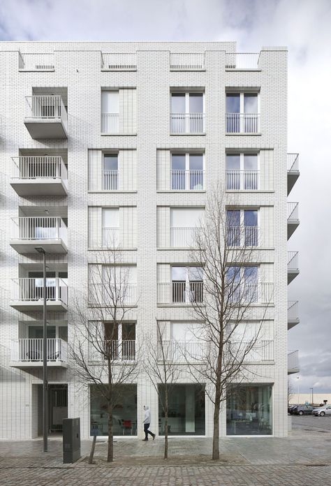 de Vylder Vinck Taillieu .  Cadix Housing Complex . Antwerp (1) Apartment Elevation, Architecture Contemporary, Commercial And Office Architecture, Block Of Flats, Masonry Work, Floor Apartment, Facade Cladding, Brick Architecture, Apartment Architecture