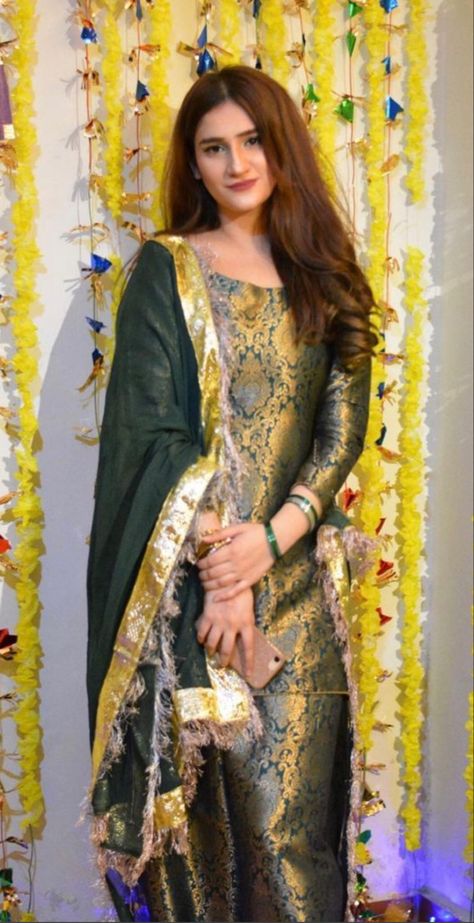 Banarsi Suit Design Latest, Banarasi Suit Designs Latest, Banarsi Suit Design, Banarasi Suit Designs, Banarsi Suit, Suits Design Latest, Mehendi Dresses, Plazo Designs, Long Kameez