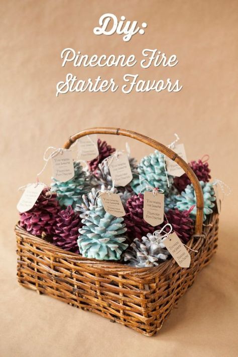 Shower Steamers Diy, Pinecone Fire Starters, Winter Wedding Favors, Diy Pinecone, Christmas Homemade, Christmas Homescreen, Diy Aromatherapy, Creative Christmas Trees, Diy Shower