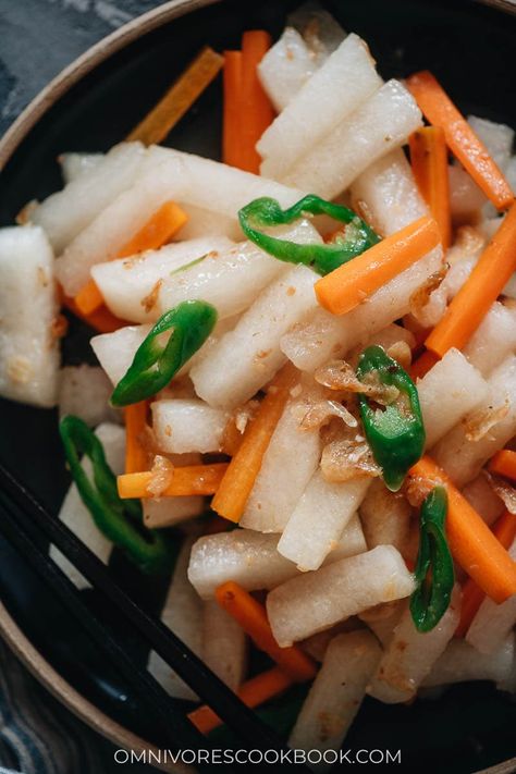 This quick and easy winter melon stir fry uses Chinese dried shrimp to add a super umami flavor. It’s a perfect side dish to add texture, flavor, and nutrition to your dinner table. {Gluten-Free} Winter Melon Recipe, Chinese Vegetables Recipes, Best Chinese Recipes, Asian Stir Fry Recipe, Asian Sides, Melon Recipes, Watermelon Recipe, American Comfort Food, Tomato Cucumber Salad