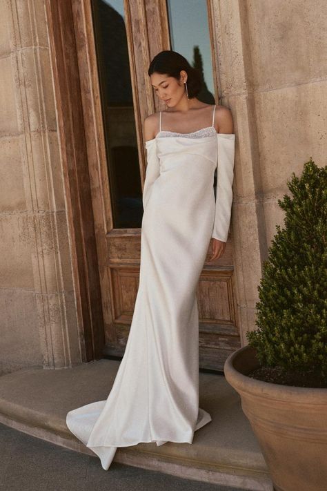 Besa Georgia Dress | Check out our round-up of 27 of the most gorgeous fall wedding dresses! Simple Midi Wedding Dress, Vintage Wedding Dress Long Sleeve, Cinderella Ballgown, Long Sleeve Wedding Dress Vintage, Italian Wedding Dress, Vintage Italian Wedding, Ethereal Gown, Minimalist Gown, Minimal Wedding Dress